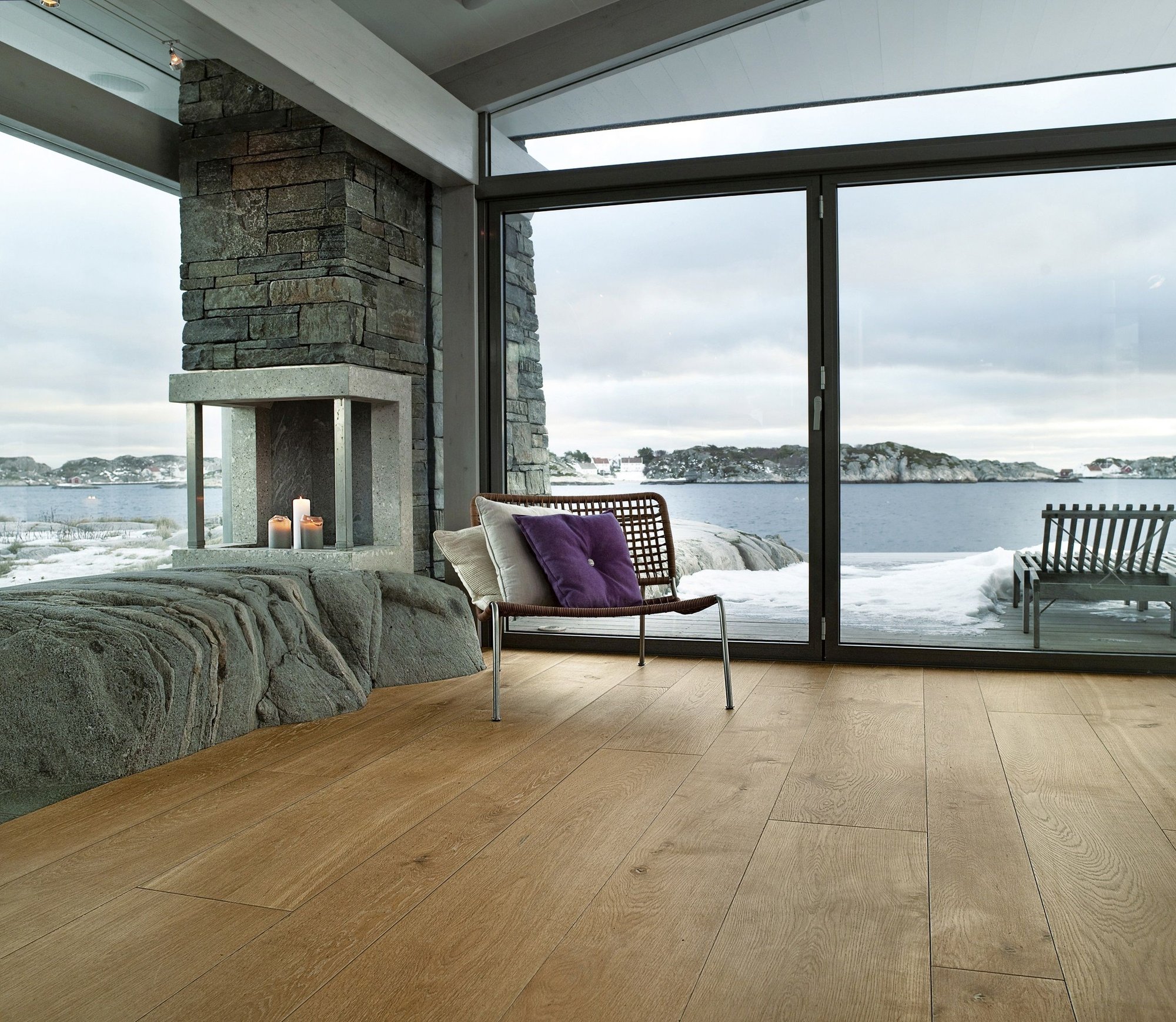 Soggiorno con parquet in legno naturale