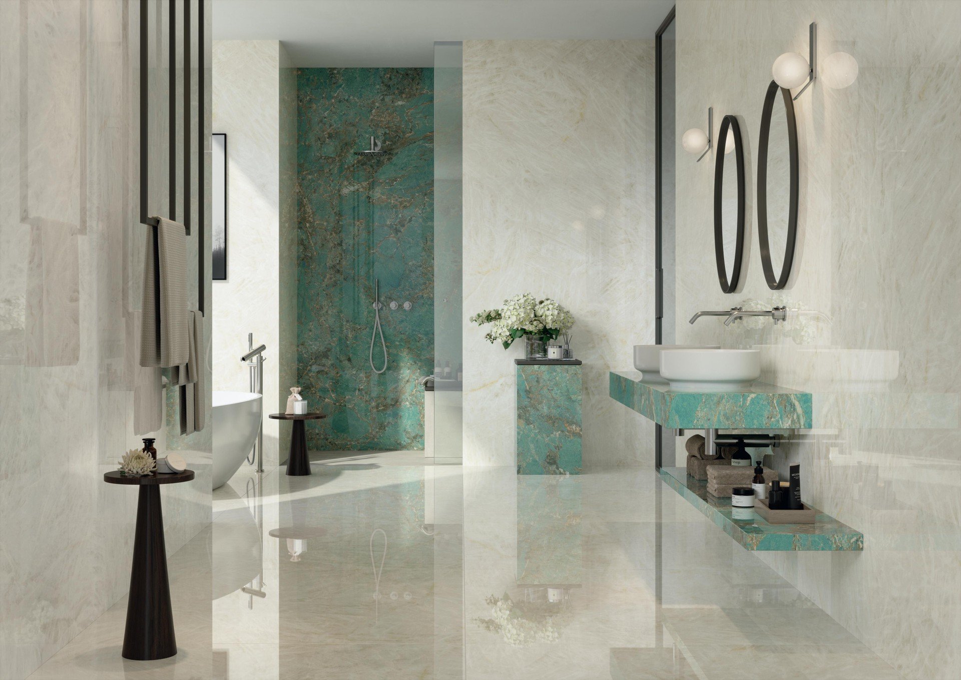 Bagno con gres a pavimento e rivestimento a parete coordinati