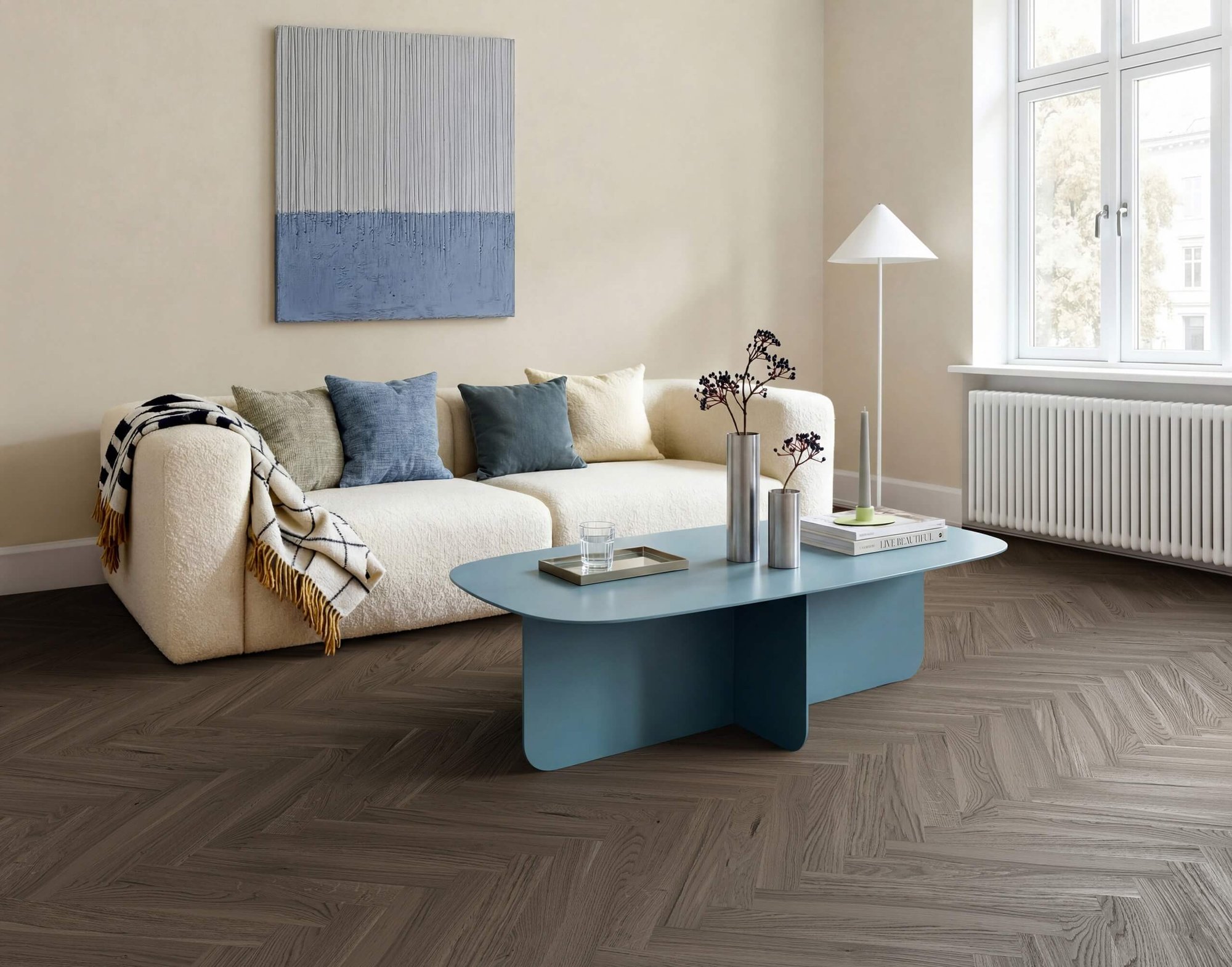 Parquet in legno naturale con venatura calda in soggiorno