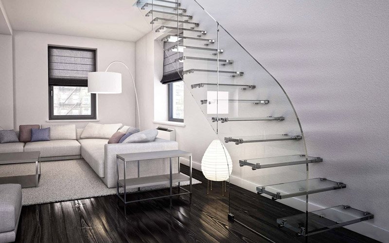 Scala di design New Living con struttura in vetro e finiture moderne