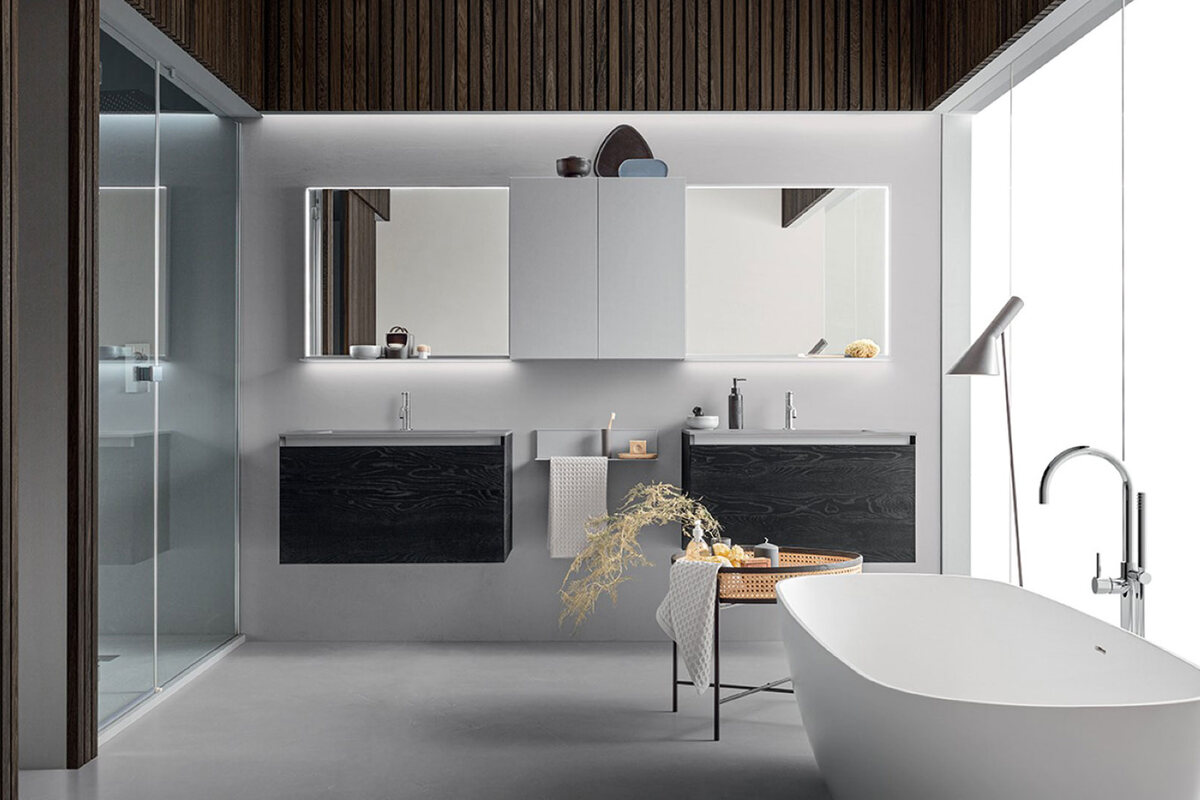 Composizione bagno Arblu con mobili coordinati e vasca freestanding