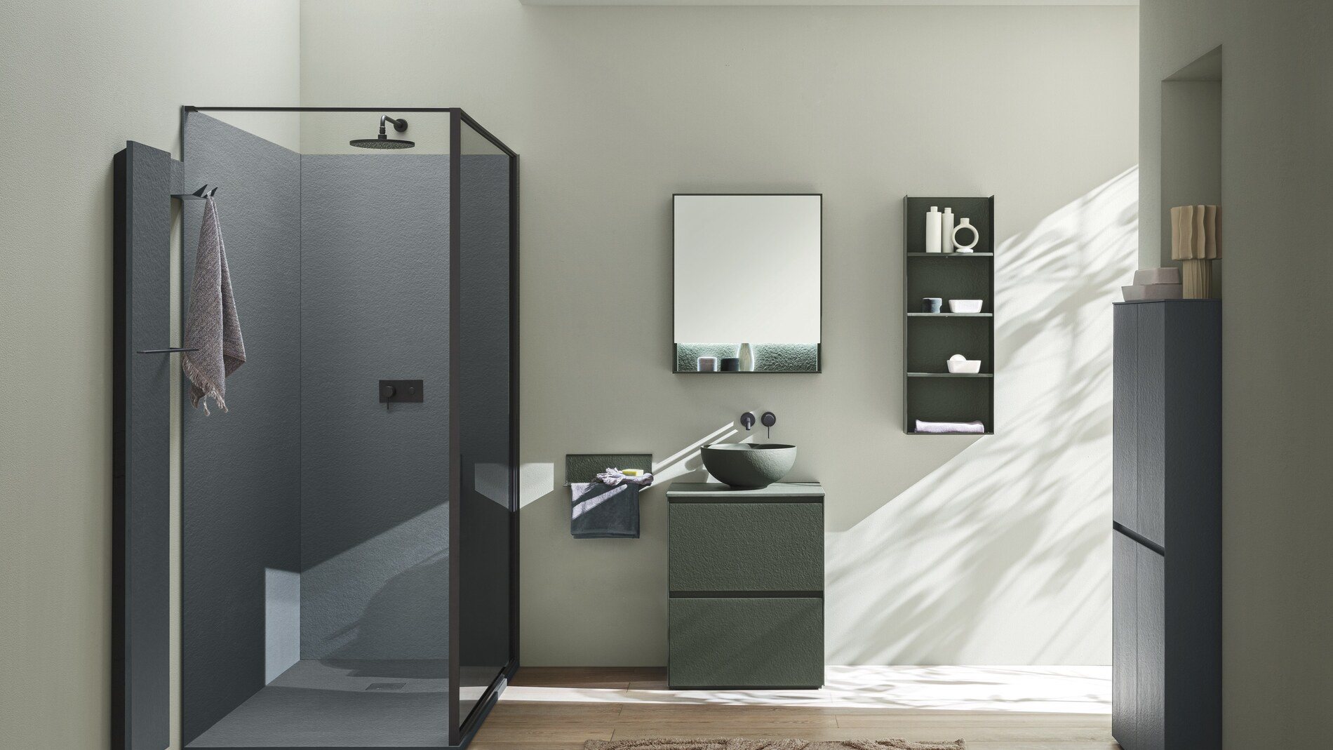 Bagno completo Arblu con mobile lavabo e zona doccia