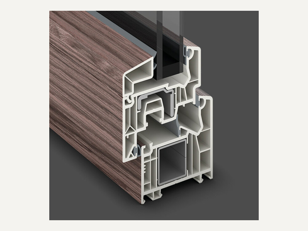 Sezione reale di un profilo in PVC effetto legno con camere interne, rinforzo e vetrocamera