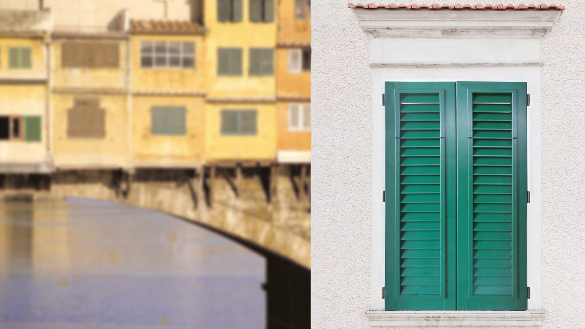 Facciata architettonica mediterranea con persiane Biemme Florentia con sportello a sporgere