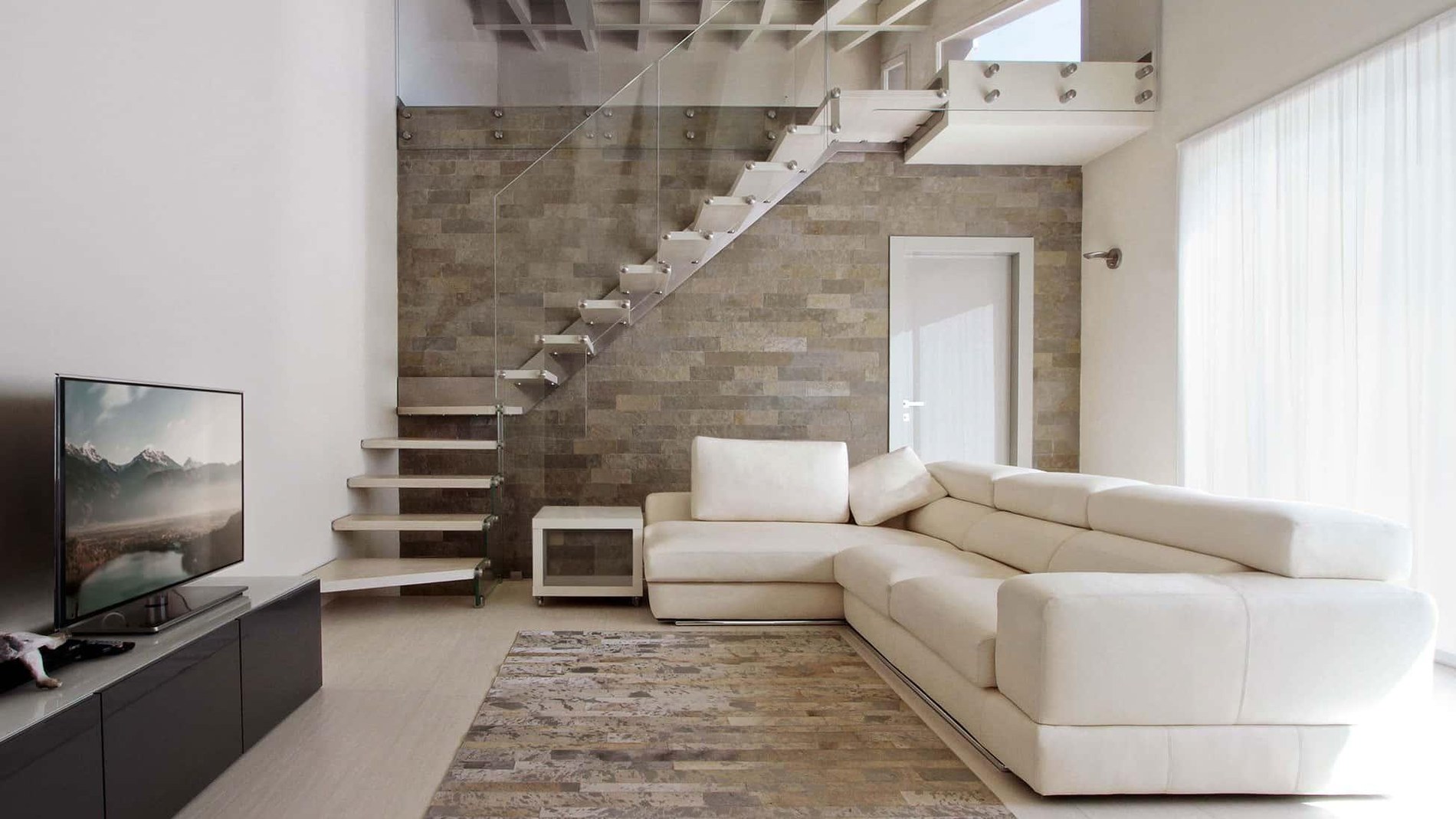 Scala a giorno New Living in legno e metallo in un ambiente living contemporaneo